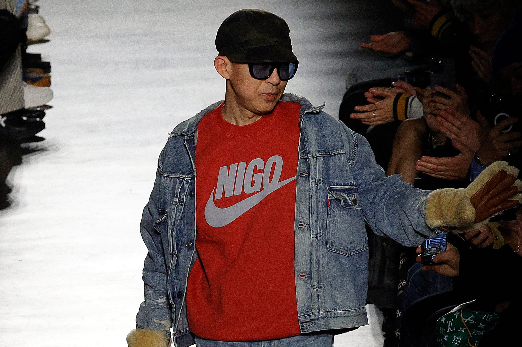 NIGO 結束與 ADIDAS 多年合作關係 於 KENZO 時裝騷高調著用 NIGO x NIKE TEE