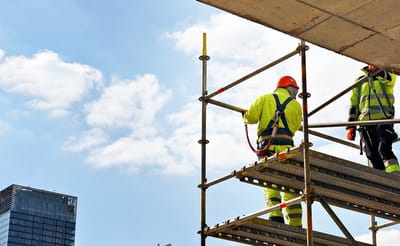 עובד בניין שנפצע בתאונת עבודה דורש פיצויים של מאות אלפי שקלים