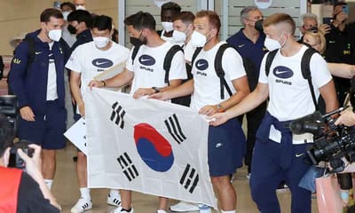 อบอุ่นซอนยืนต้อนรับสเปอร์เยือนเกาหลีใต้