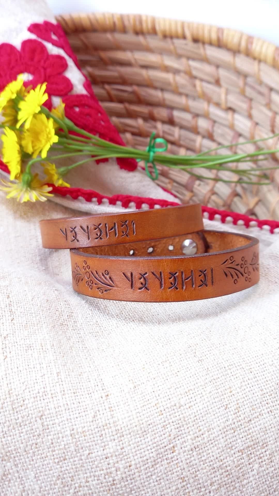 Rovásírásos bőr karkötők