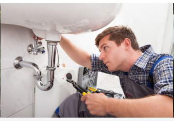 What can essential tips help choose an experienced commercial electrician?