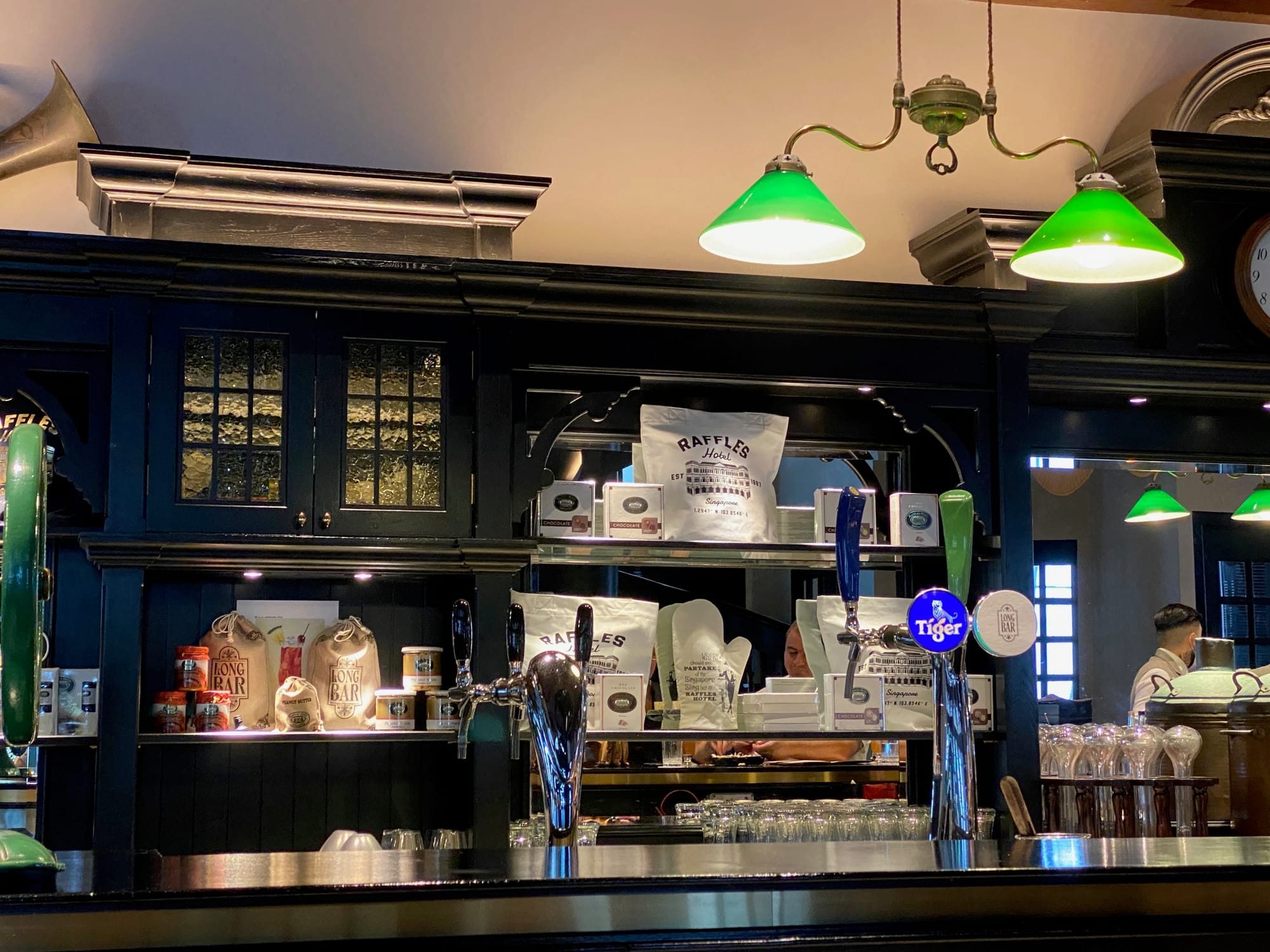 Die Long Bar im Raffles Hotel