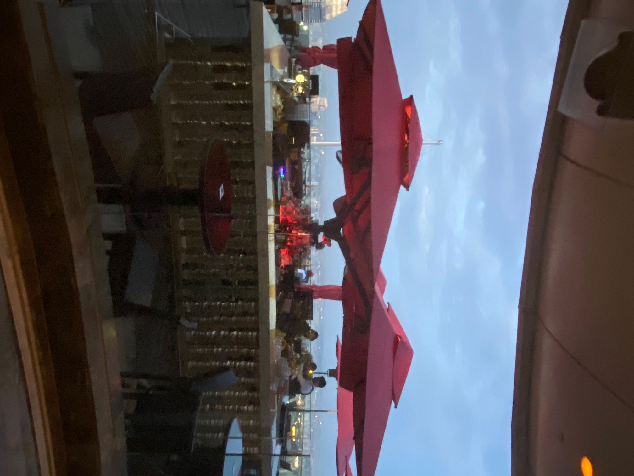 Nachtessen im 57. Stock im Restaurant Ce La Vi