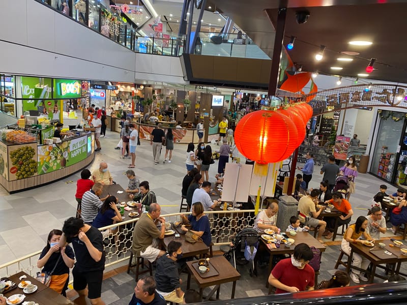 Die Lieblingsbeschäftigung der Singapurer bei Regen...