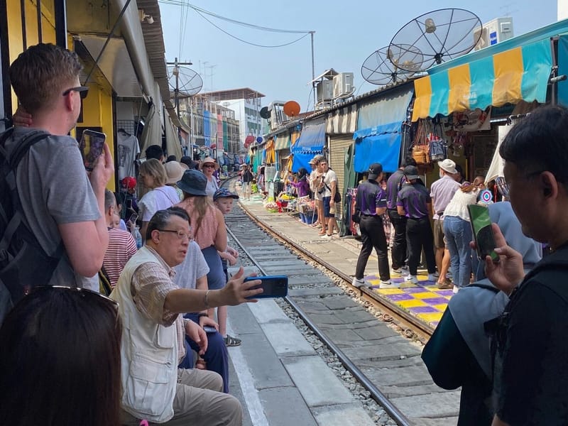Bangkok - Maeklong Railway Market