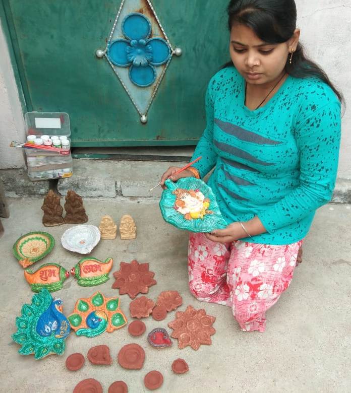 इस वर्ष श्रीवर्धन गोशाला के तत्वावधान में दिव्यांग बेटी द्वारा गोबर से बनाए गए दीयों से जगमग होगी दीपावली -मनोज गुप्त