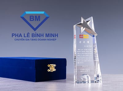 Cúp pha lê chưa bao giờ tôi lại cảm thấy đẹp như bây giờ