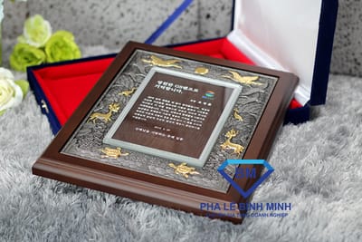 Biểu trưng gỗ đồng ăn mòn