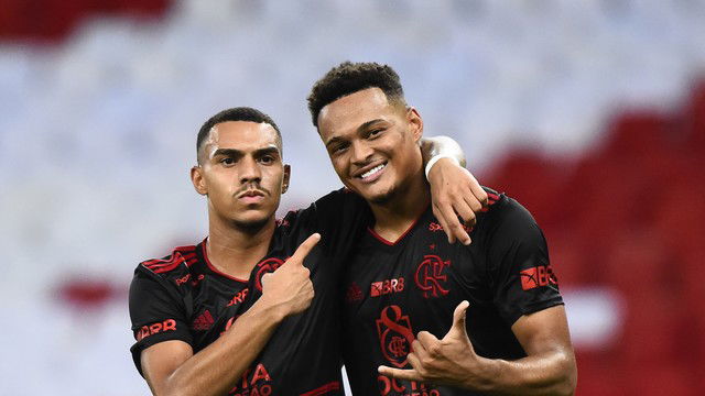 FLAMENGO VENCE E SEGUE INVICTO