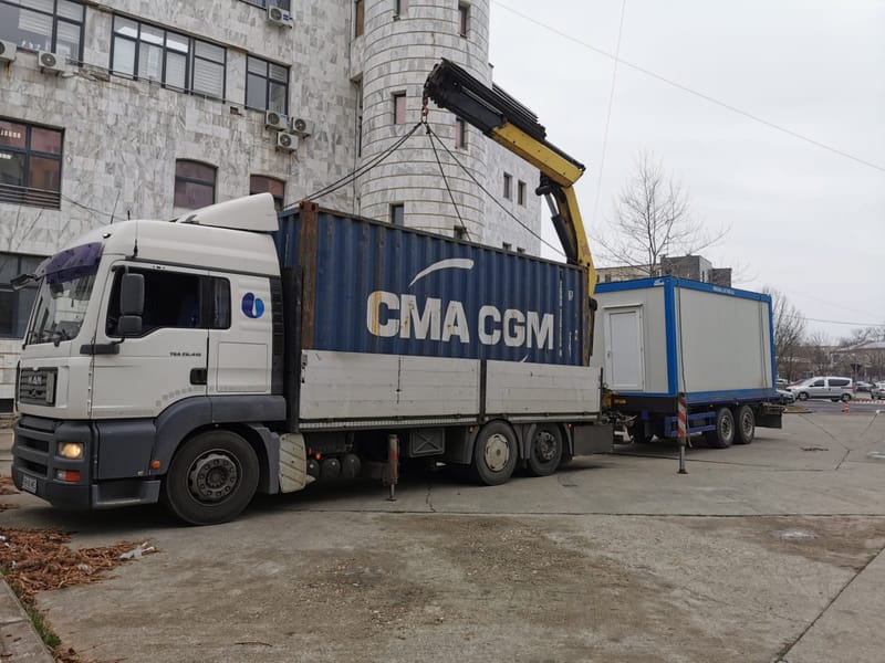 Camion cu macara + remorca