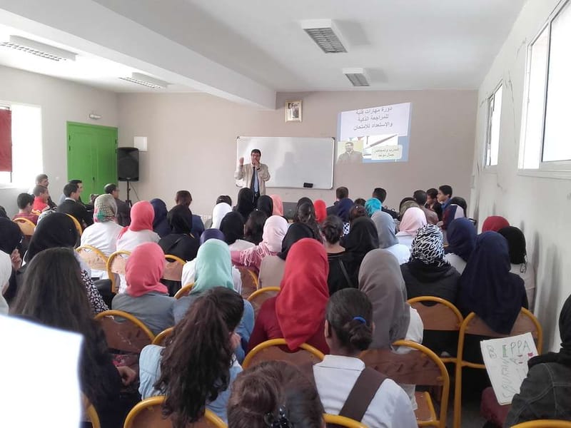 أمسية تدريبية للمحاضر الأستاذ جمال موحد + توزيع شواهد الإمتياز للمتفوقين