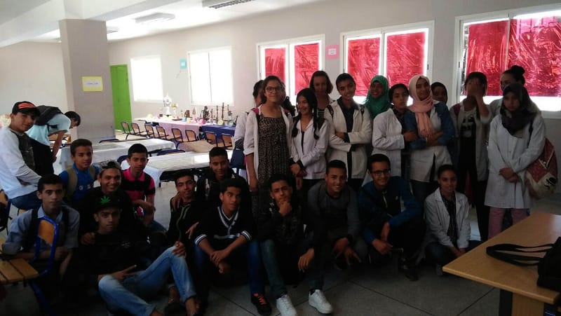 معرض التحف القديمة القديمة و ادوات الحرف اليدوية