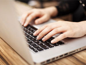 O CONHECIMENTO E AS NOVAS TIC EM TEMPOS DE GLOBALIZAÇÃO