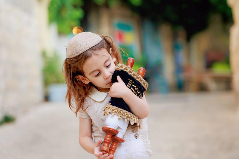 חלאקה, בת מצווה ומשפחה