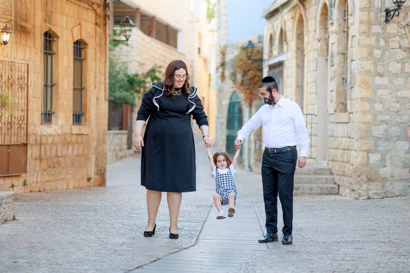 חלאקה, בת מצווה ומשפחה