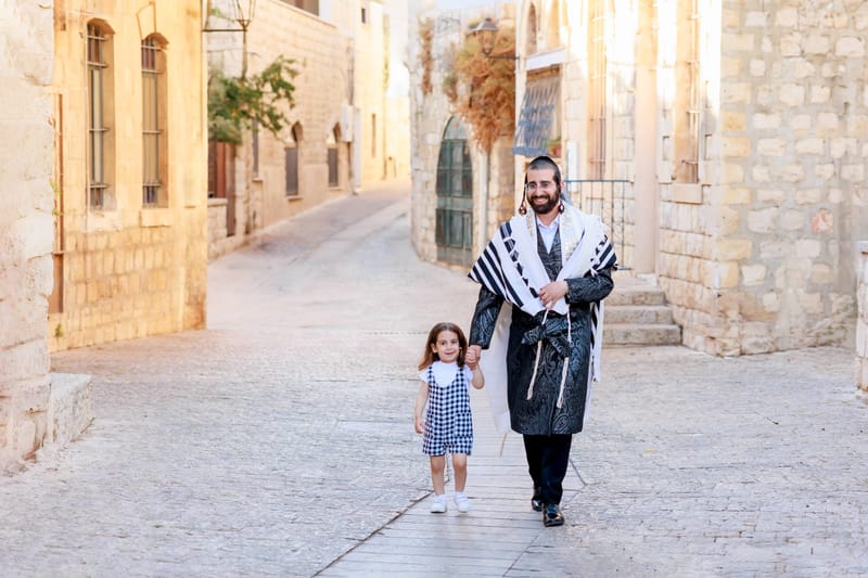 חלאקה, בת מצווה ומשפחה