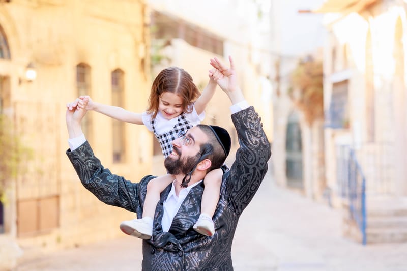 חלאקה, בת מצווה ומשפחה