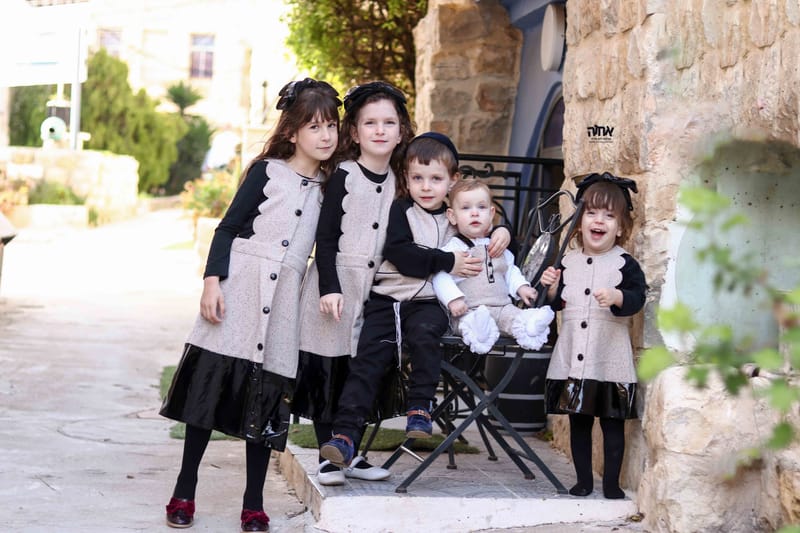 חלאקה, בת מצווה ומשפחה