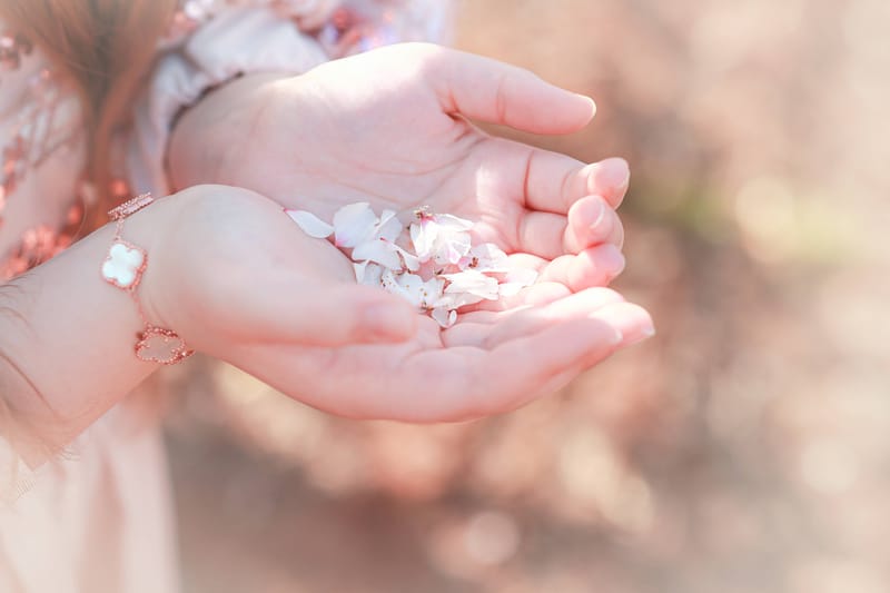 חלאקה, בת מצווה ומשפחה