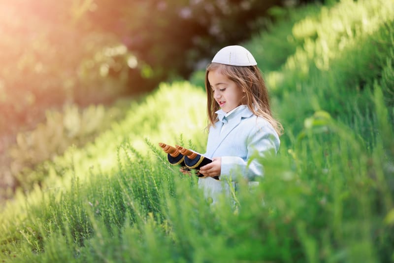 חלאקה, בת מצווה ומשפחה