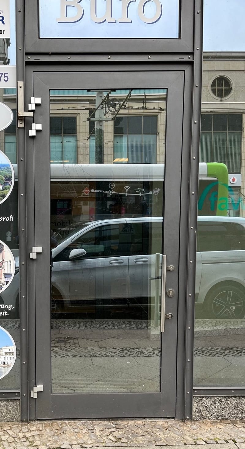 Montage und Reparatur von Fenster, Türen und Fassaden aus Glas und Metall
