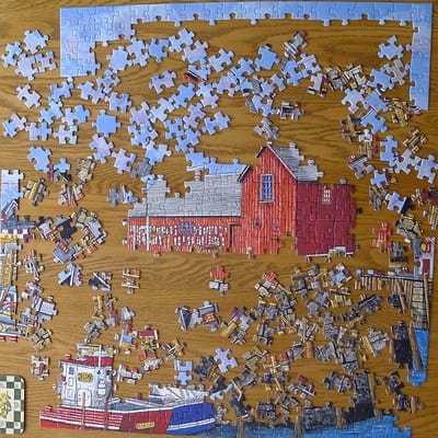 El día que el niño increíblemente pequeño que solo miraba para arriba conoció al niño increíblemente grande que solo miraba para abajo