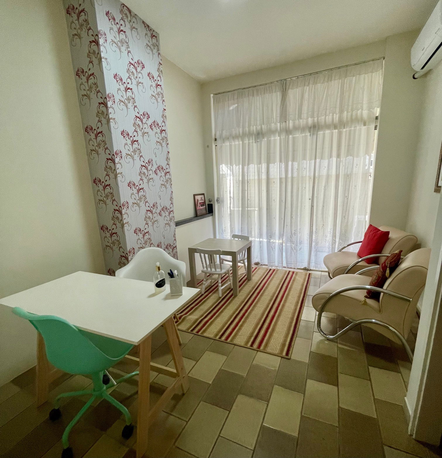 O Instituto Euthymia é um espaço de atendimento interdisciplinar, voltado para a atenção ao cuidado integral humano.