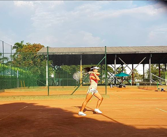 Jugar Tenis de Campo