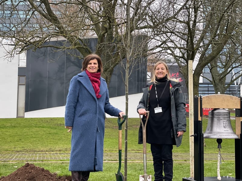 Vice Chancellor rings the Tree Charter Bell