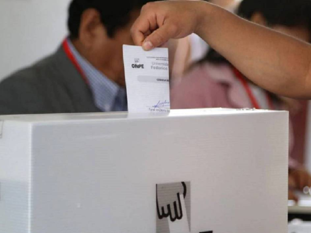 Políticos y empresarios se inscriben en partidos a pocas horas de cierre de plazo