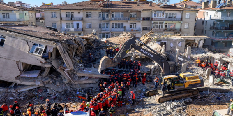 Terremoto causa al menos 19 muertos y centenares de heridos en Turquía y Grecia