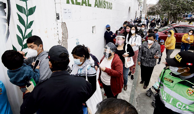 Difteria en el Perú: Largas colas se formaron durante primera jornada de vacunación
