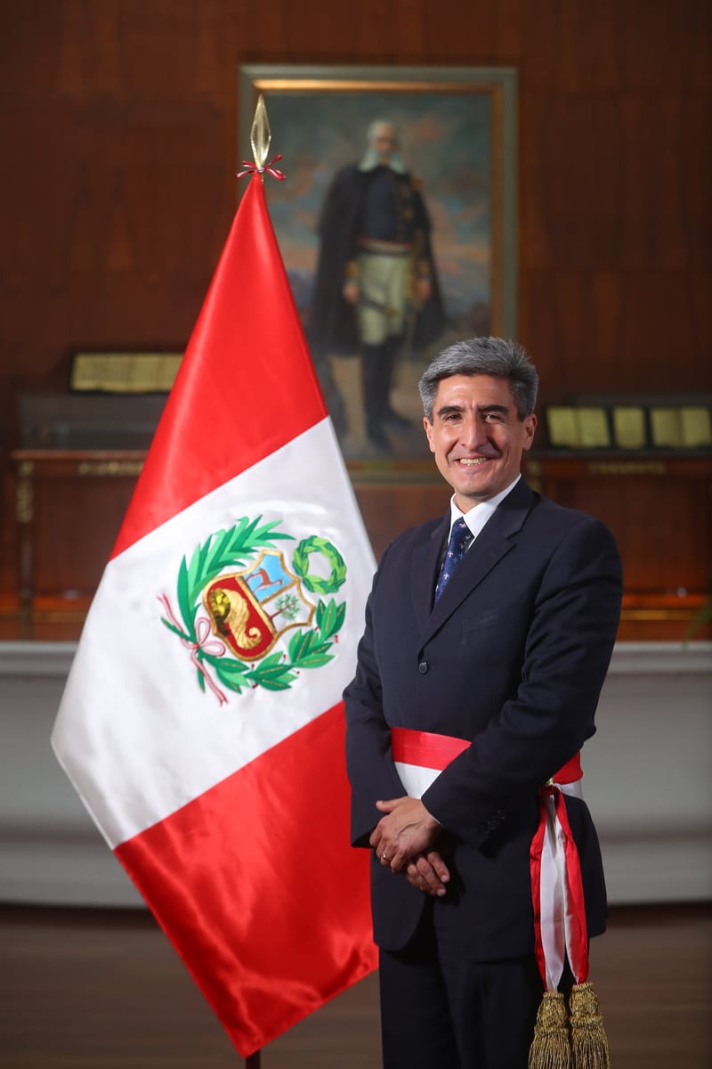 Conoce la hoja de vida del nuevo ministro de cultura, Alejandro Neyra