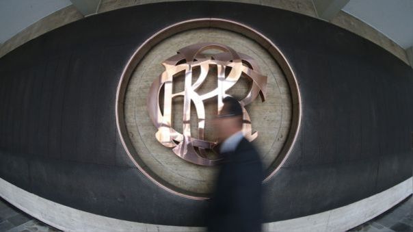 Debido a la crisis política, Perú se endeuda por primera vez con bonos a 101 años