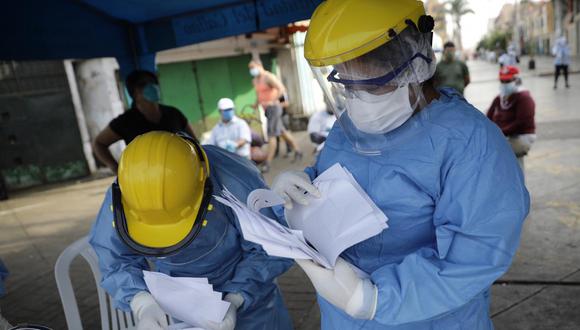 Médicos realizaron plantón en el frontis del MINSA para exigir mejoras en el sector