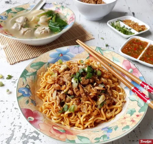 Mie Yamien Manis Special (Siomay, Tahu Putih, Bakso, Pangsit Basah)