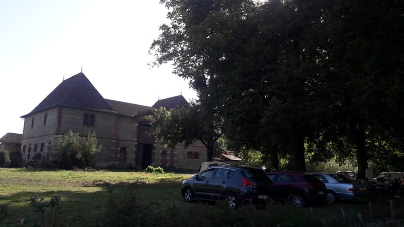 PIQUE NIQUE DETENTE AU CHATEAU DE LUZY