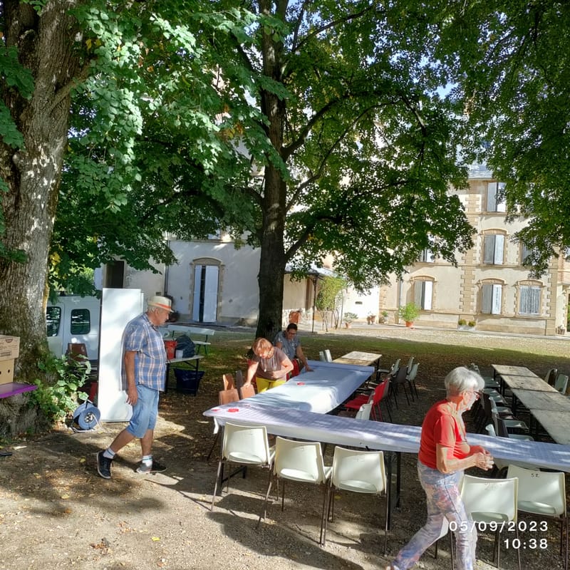 PIQUE NIQUE DETENTE AU CHATEAU DE LUZY