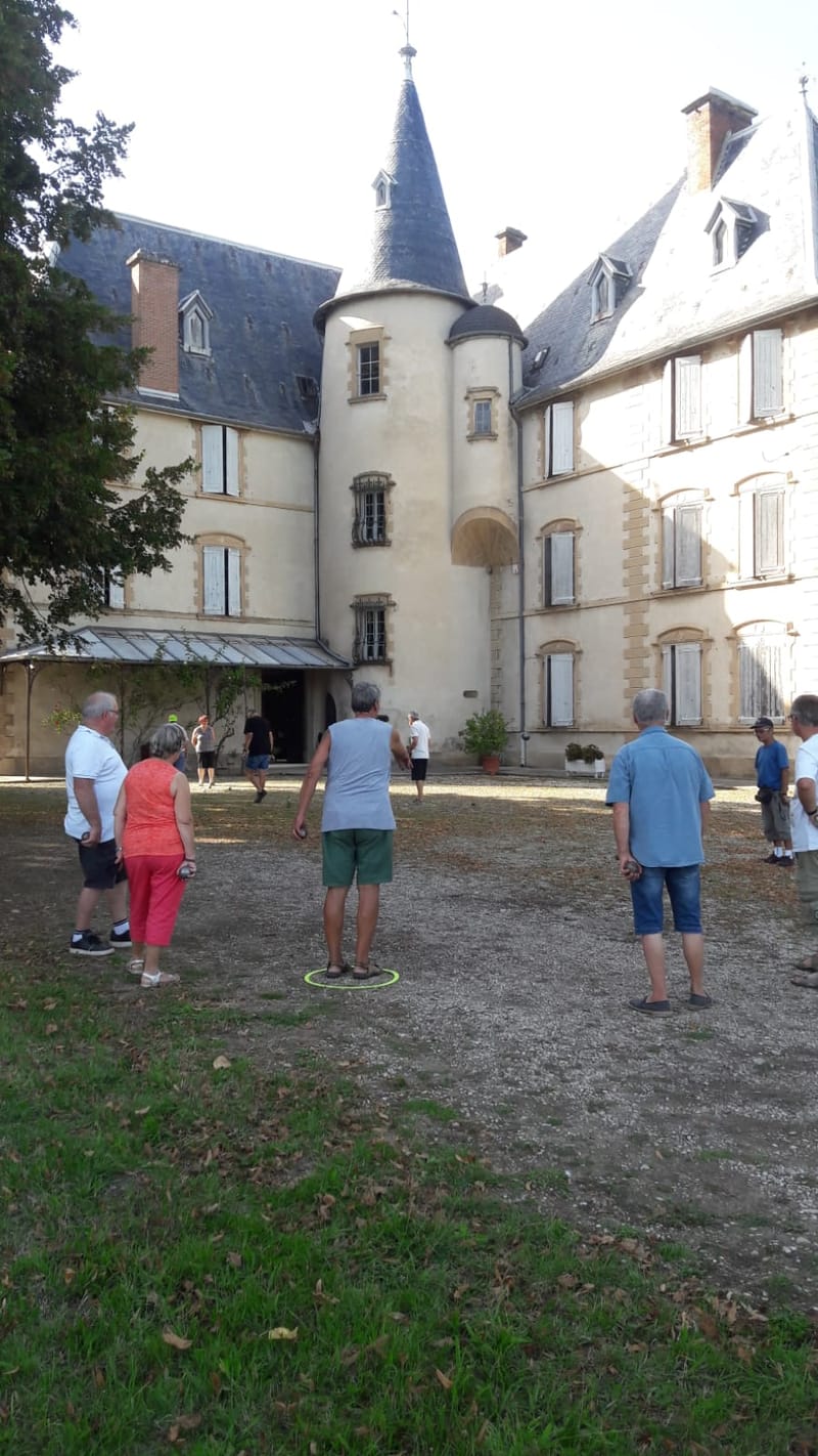 PIQUE NIQUE DETENTE AU CHATEAU DE LUZY