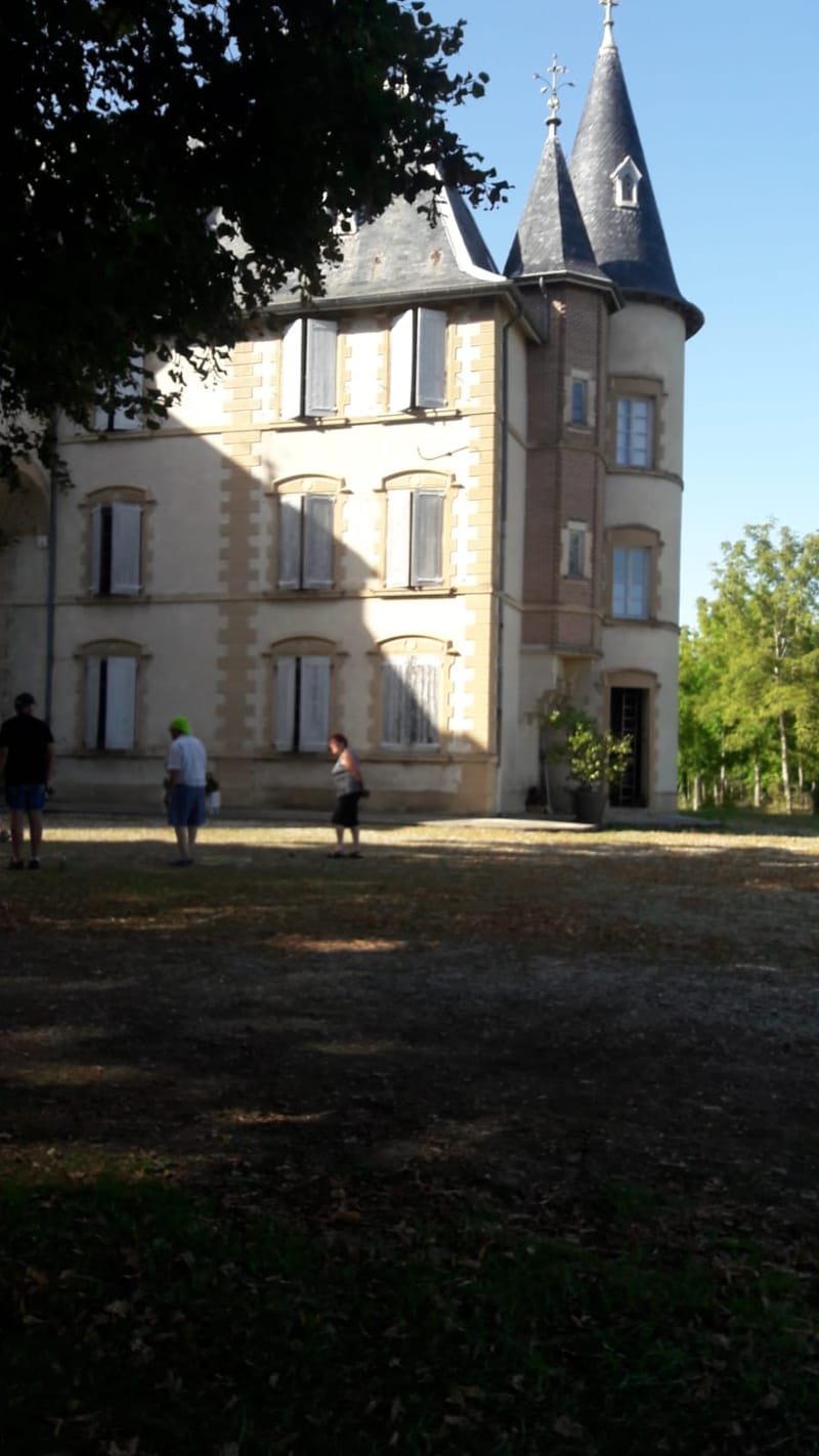 PIQUE NIQUE DETENTE AU CHATEAU DE LUZY