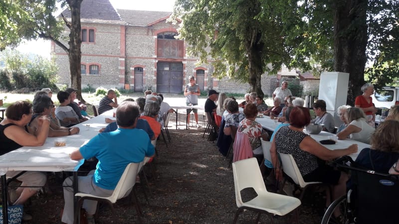 PIQUE NIQUE DETENTE AU CHATEAU DE LUZY