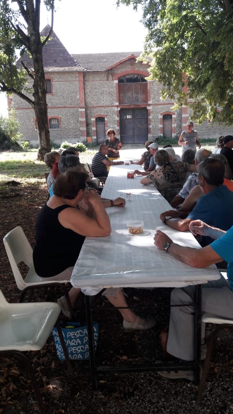 PIQUE NIQUE DETENTE AU CHATEAU DE LUZY