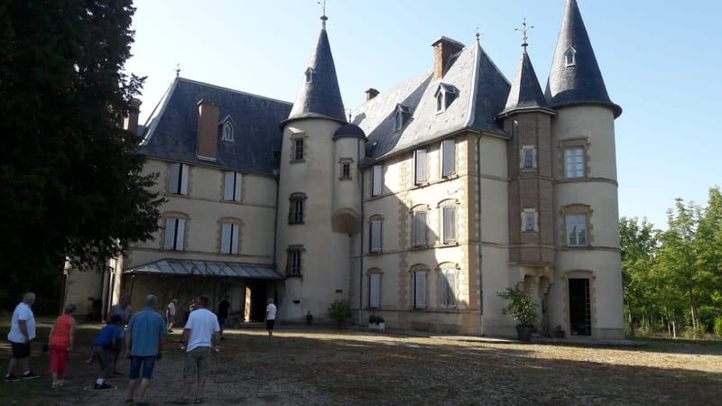 PIQUE NIQUE DETENTE AU CHATEAU DE LUZY