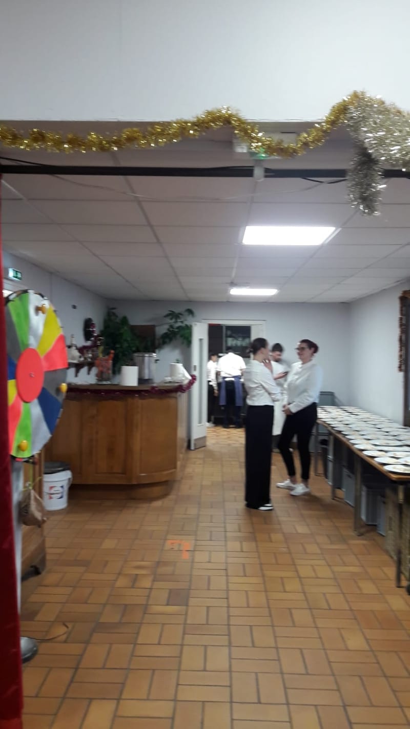 OHOTOS DU REPAS DE NOËL DU 8 DECEMBRE 2023