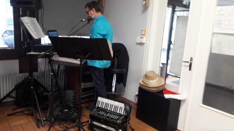 OHOTOS DU REPAS DE NOËL DU 8 DECEMBRE 2023