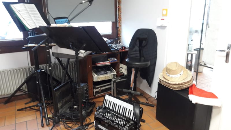 OHOTOS DU REPAS DE NOËL DU 8 DECEMBRE 2023