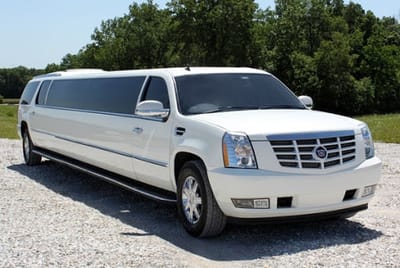 Must-know reasons to hire DFW airport black limos and taxi cars services