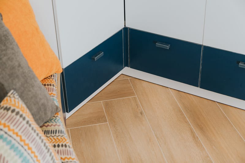 ארון לחדר ילדים וספה מרופדת תואמת