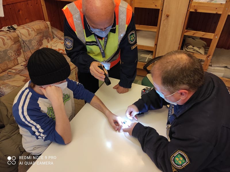 Ismét egy ujjra szorult gyűrűt  távolítottunk el