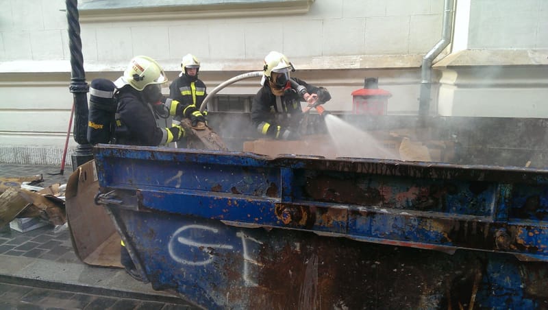 Konténer égett az építkezésen